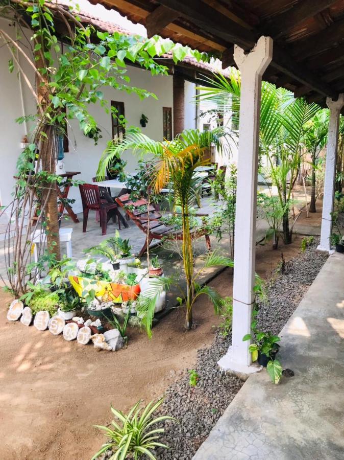 Walkers Hostel Trincomalee Eksteriør bilde