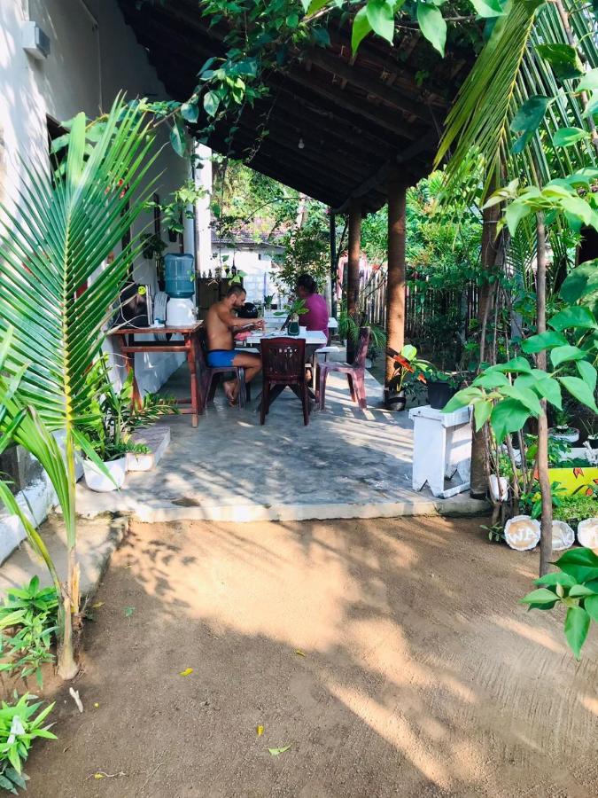 Walkers Hostel Trincomalee Eksteriør bilde
